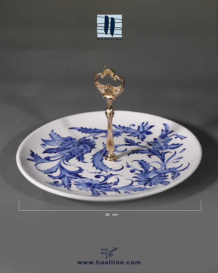 دیس سرامیکی با دسته وسط مدل دیس دسر 30 با نقش گل ختایی آبی و سفید طراحی و نقاشی با دست کد: DESSERT PLATE-BW-30
