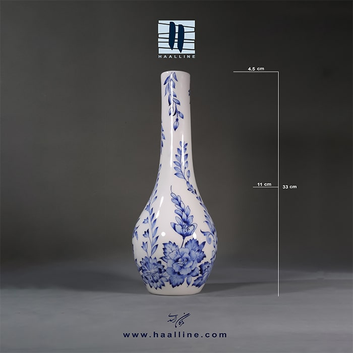 گلدان سرامیکی هنری مدل فیلون 33 با طرح های گل فرنگ به رنگ آبی سفید زیرلعابی طراحی و نقاشی شده با دست کد: FEELOON-BW-3311