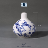 گلدان سرامیکی مدل نسترن سایز متوسط طراحی و نقاشی شده با دست کد: NASTARAN-BW-M-1813