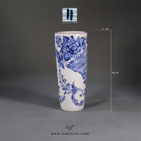 گلدان سرامیکی هنری مدل لاله22 با طرح گل فرنگ و نقوش چدنی آبی و سفید زیرلعابی طراحی و نقاشی شده با دست کد: LALEH-BW-CH-S-2209