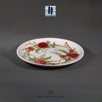 بشقاب سرامیکی مدل 24 با نقش گلهای فرنگ و ختایی به رنگ سبز و قرمز زیر لعابی طراحی و نقاشی با دست کد:  PLATE-C-24